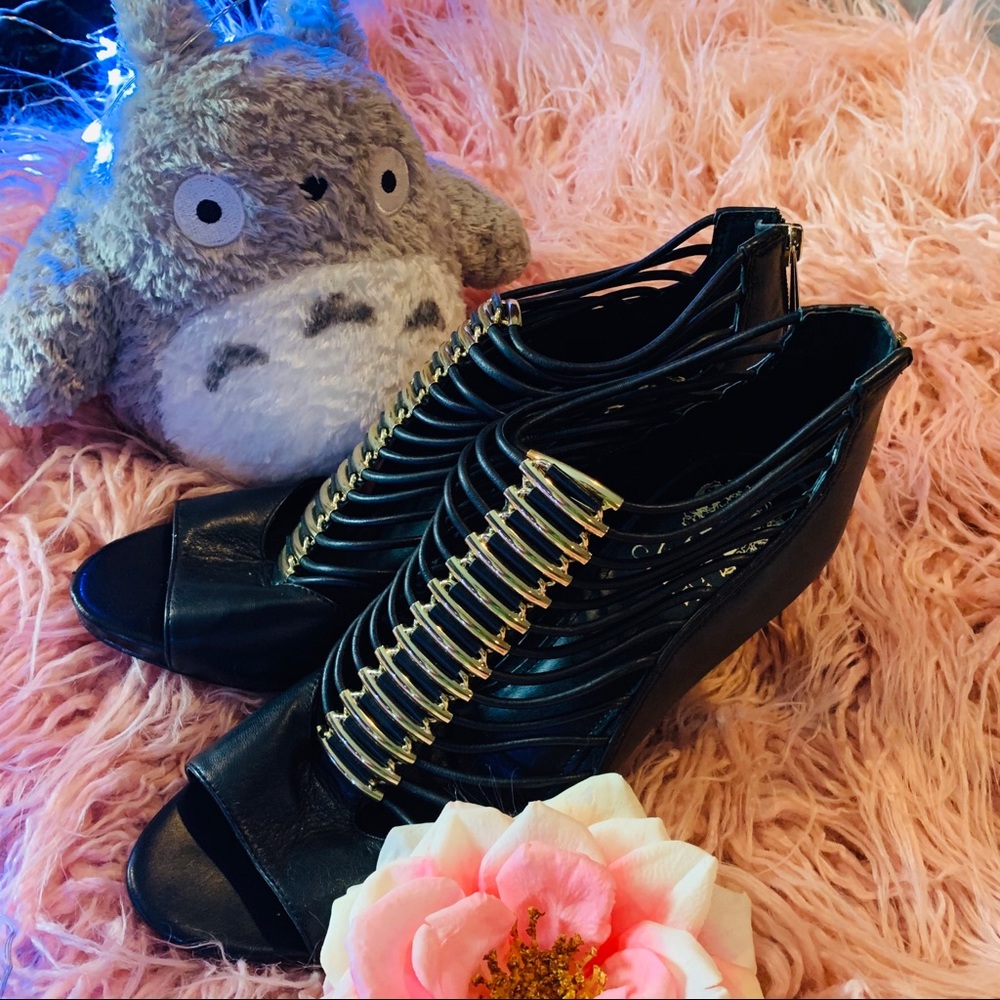 Vince Camuto Black and Gold Heels